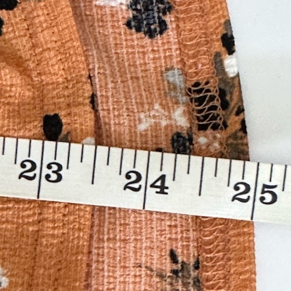 Melloday sz sm top in a pumpkin color with a floral print. Ruching front & back - Picture 12 of 16